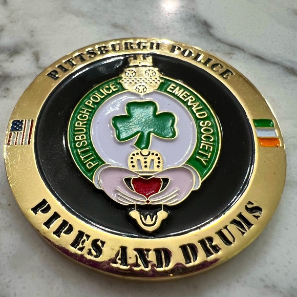 Pittsburgh police pipes and drums challenge coin. Emerald society. - Picture 1 of 5